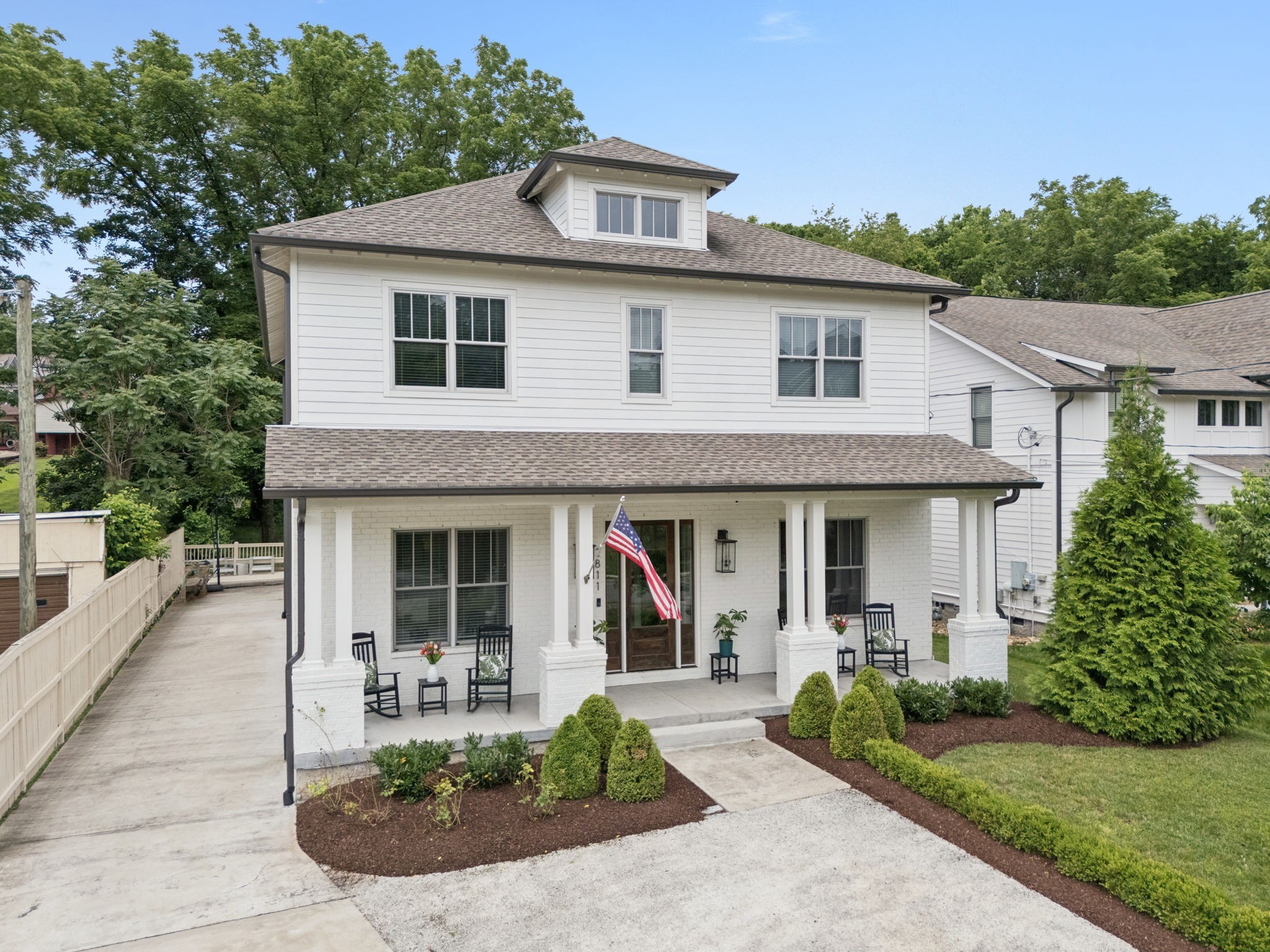 2811 Vaulx Ln