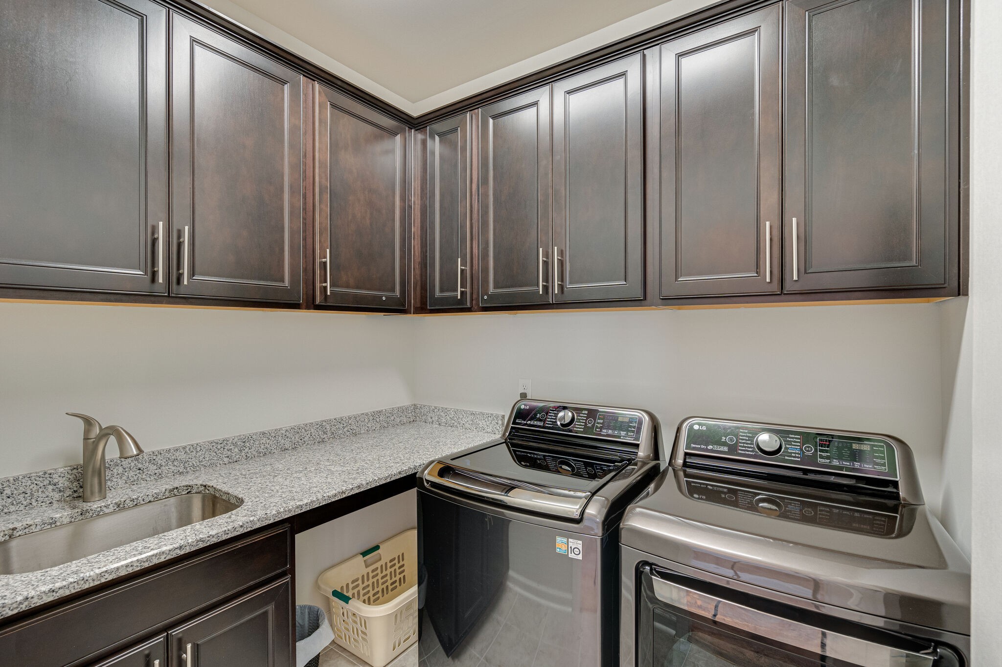 2212 Henderson Dr
