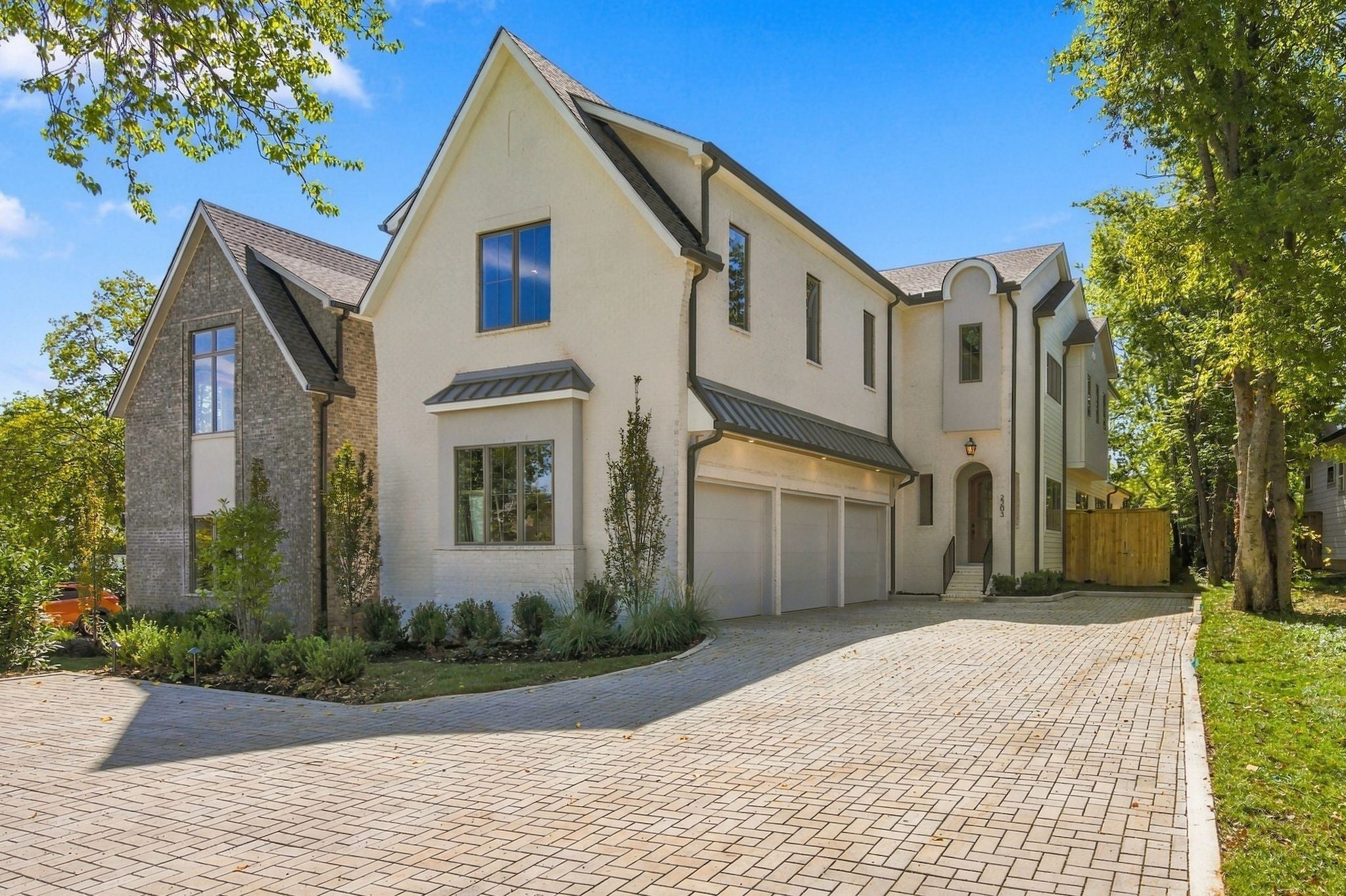 5-bed listing at 2203 Castleman Dr, Nashville