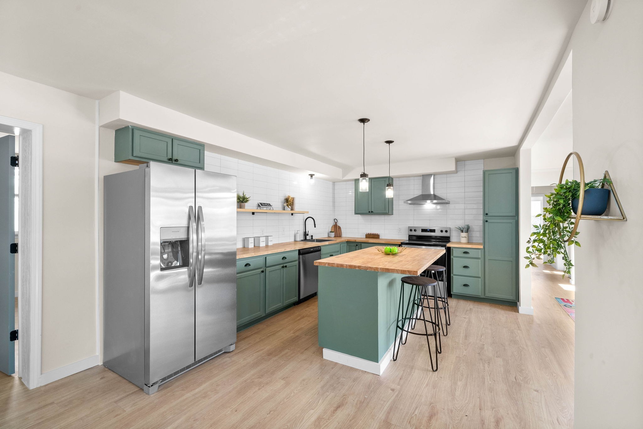 36 Lealand Dr