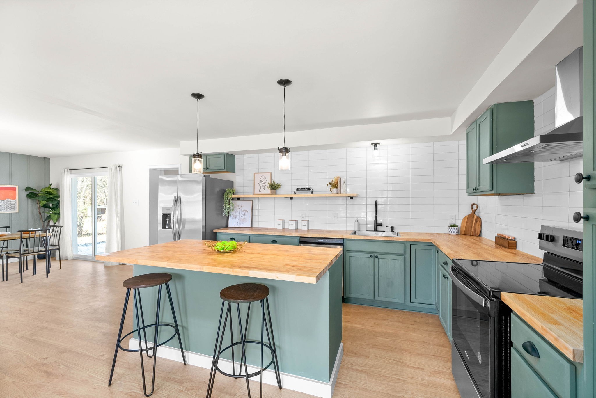 36 Lealand Dr