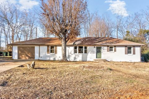 36 Lealand Dr Clarksville TN 37042