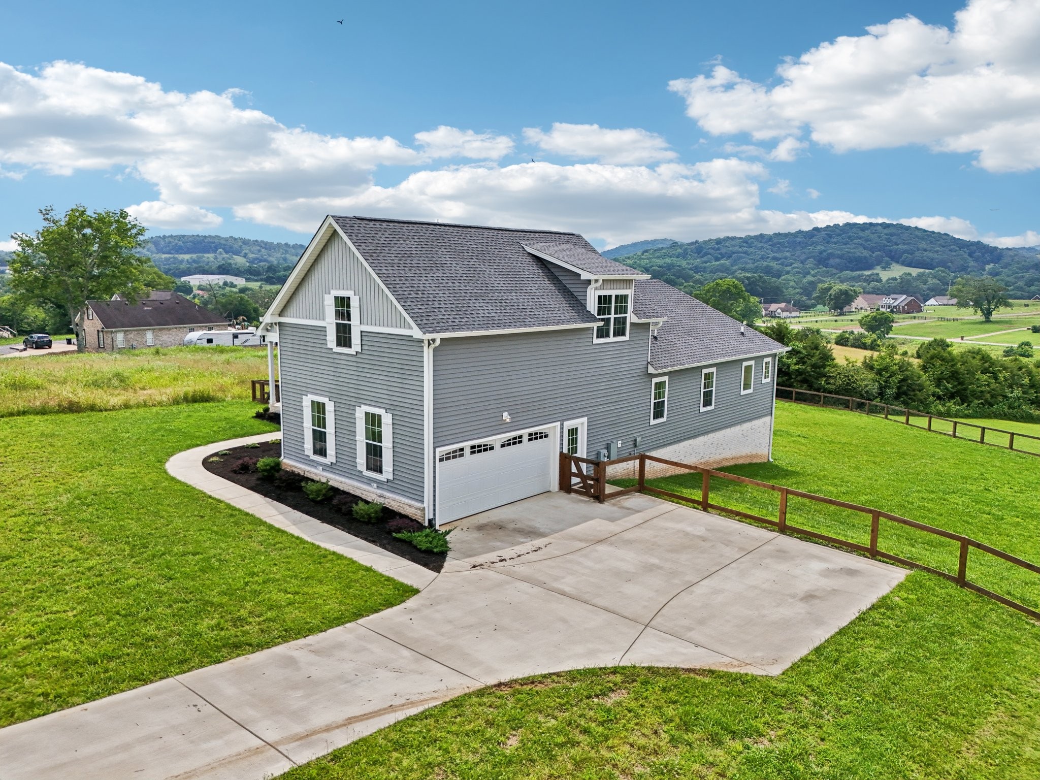 630 Bridle Path Ln