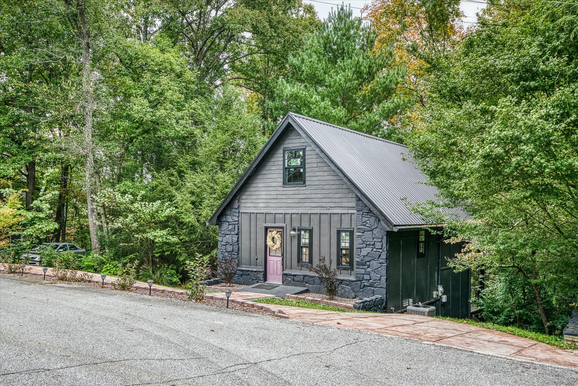 37 River Ln
