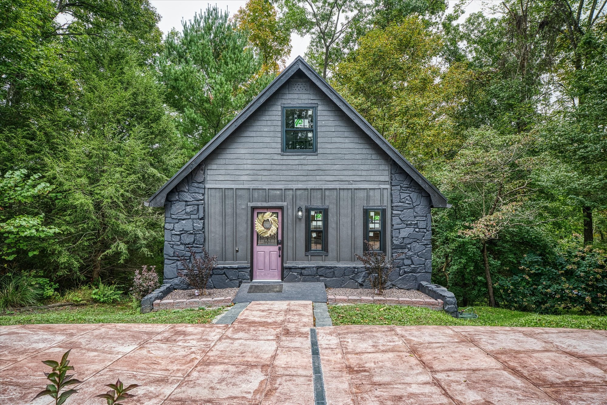 37 River Ln