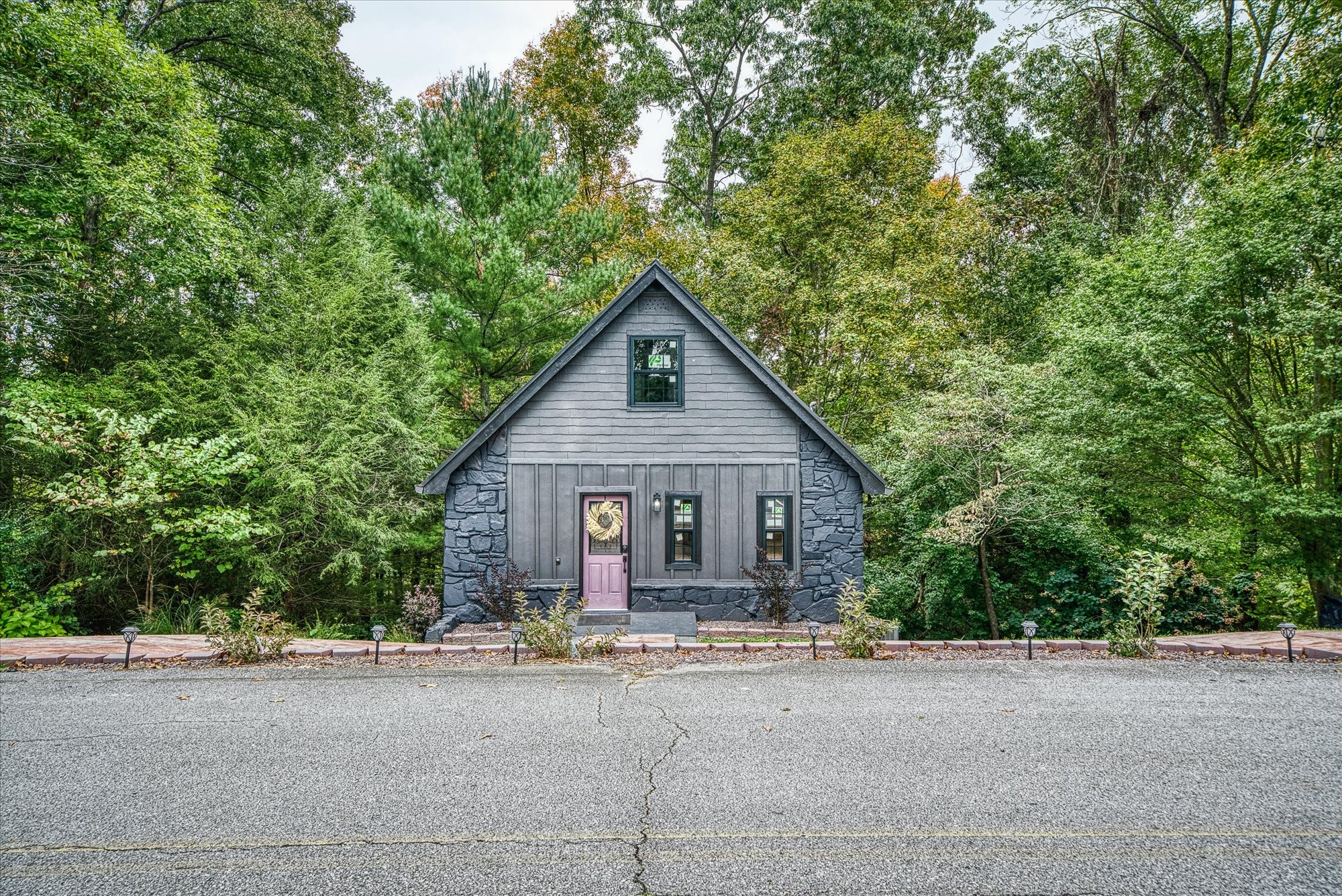 37 River Ln