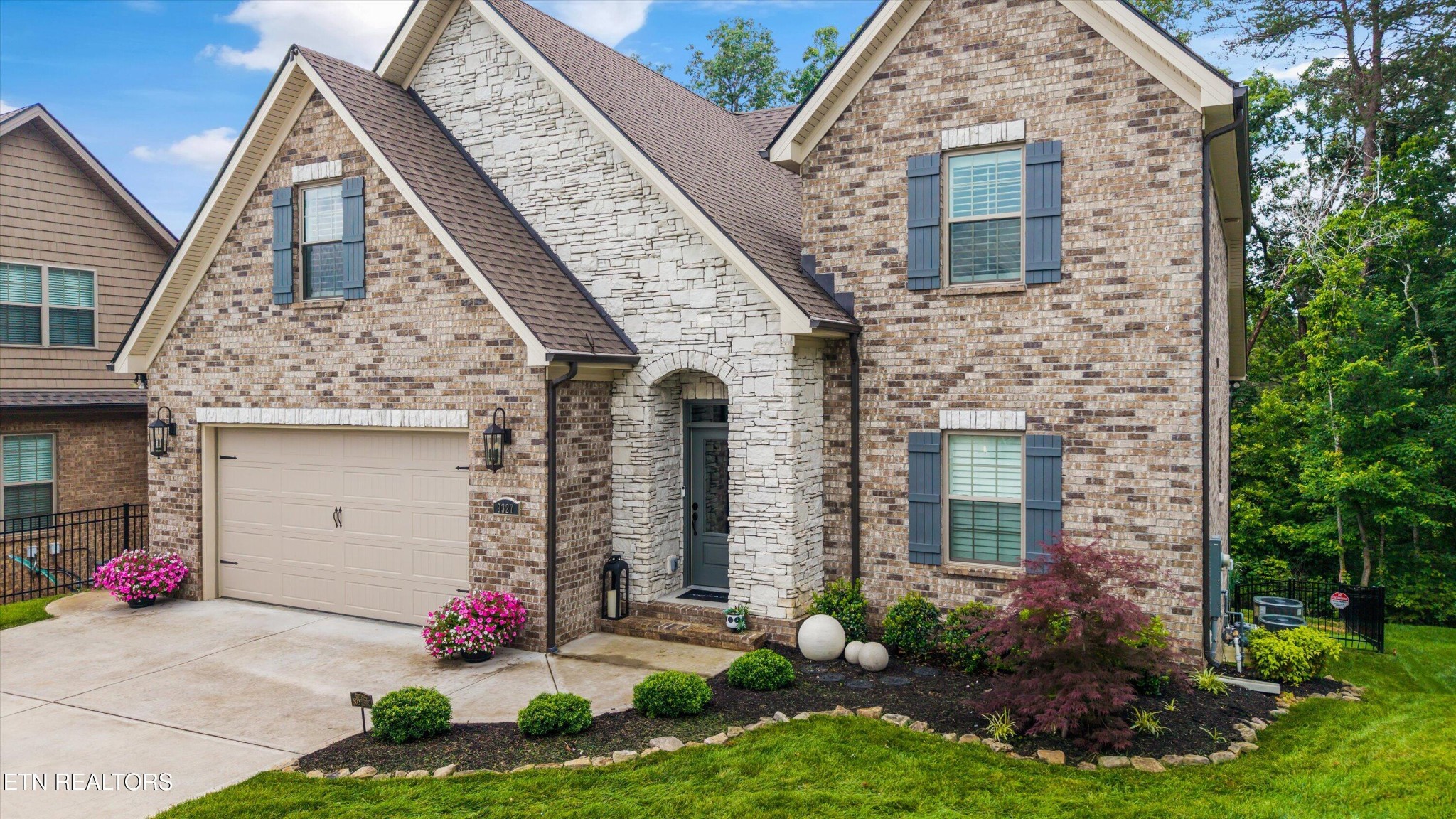 9327 Paradise Valley Lane