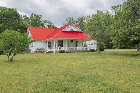 160 Robert E Lee Dr Manchester TN 37355