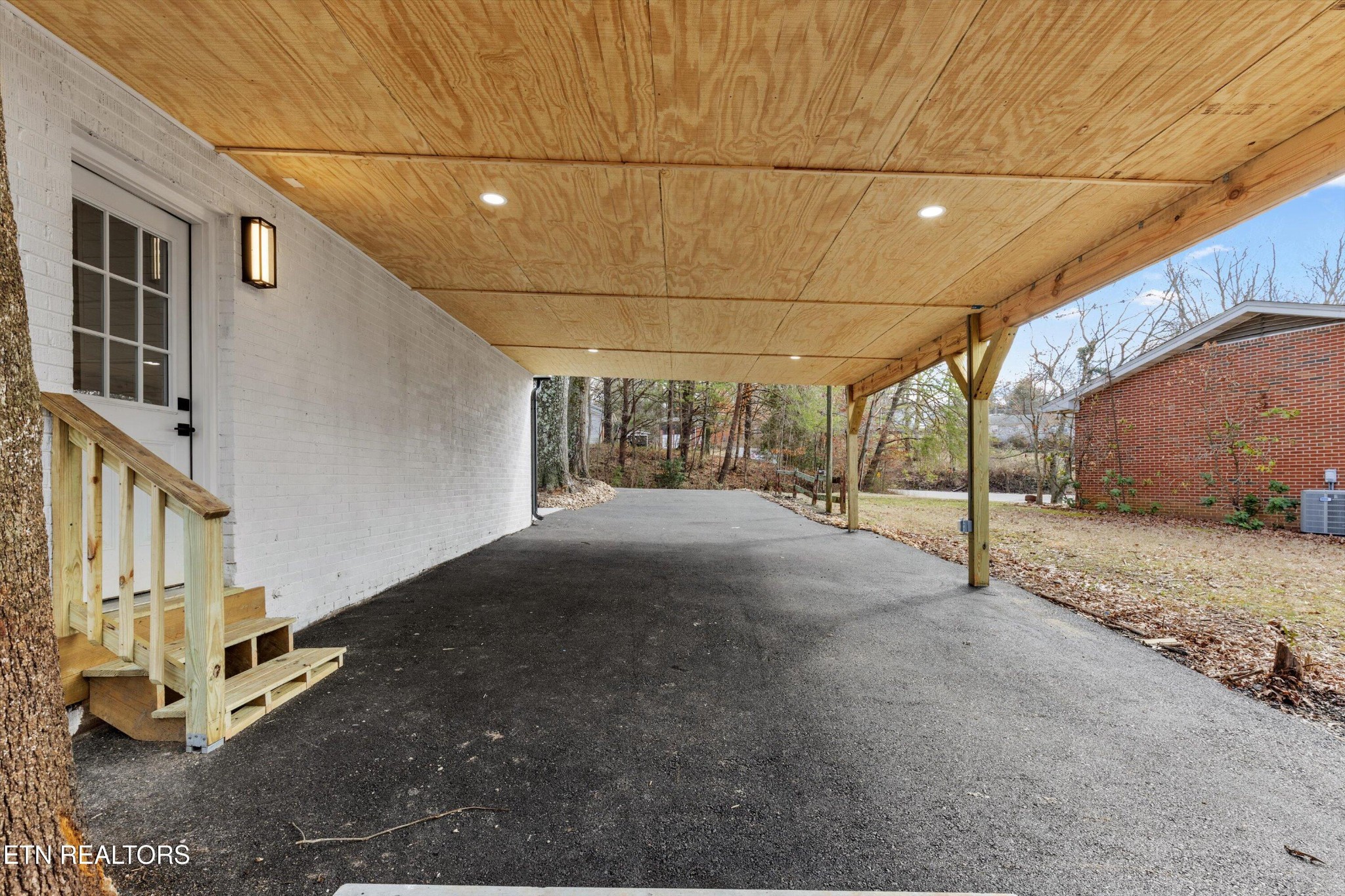 2627 May Ave