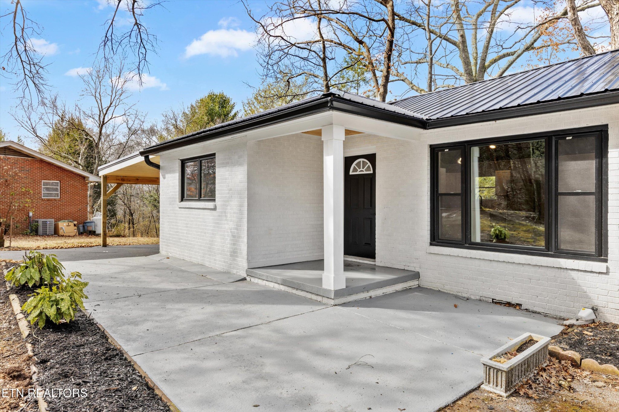 2627 May Ave