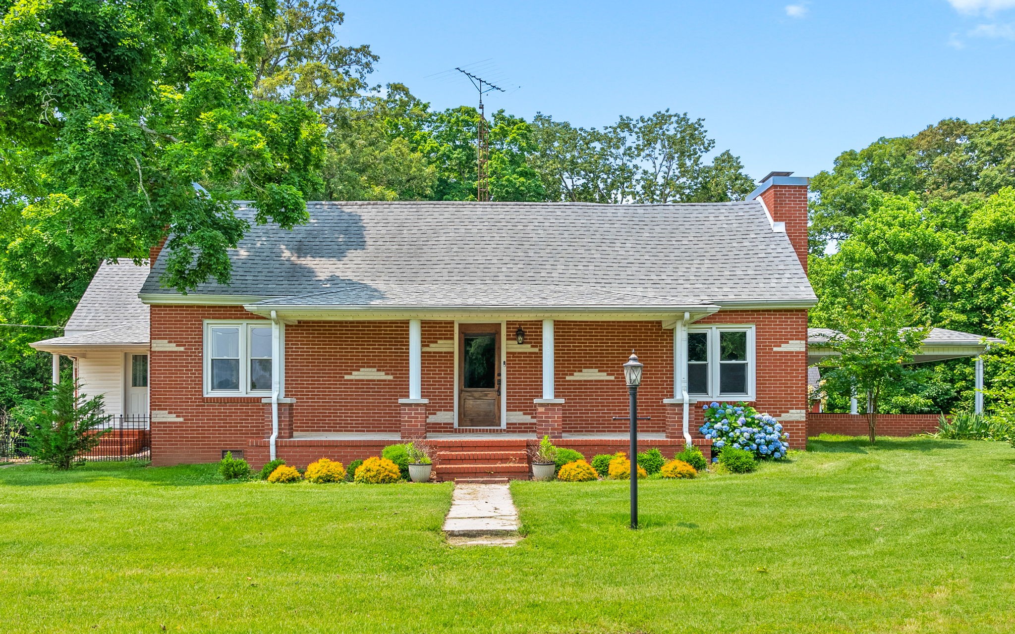 6085 Blue Springs Rd