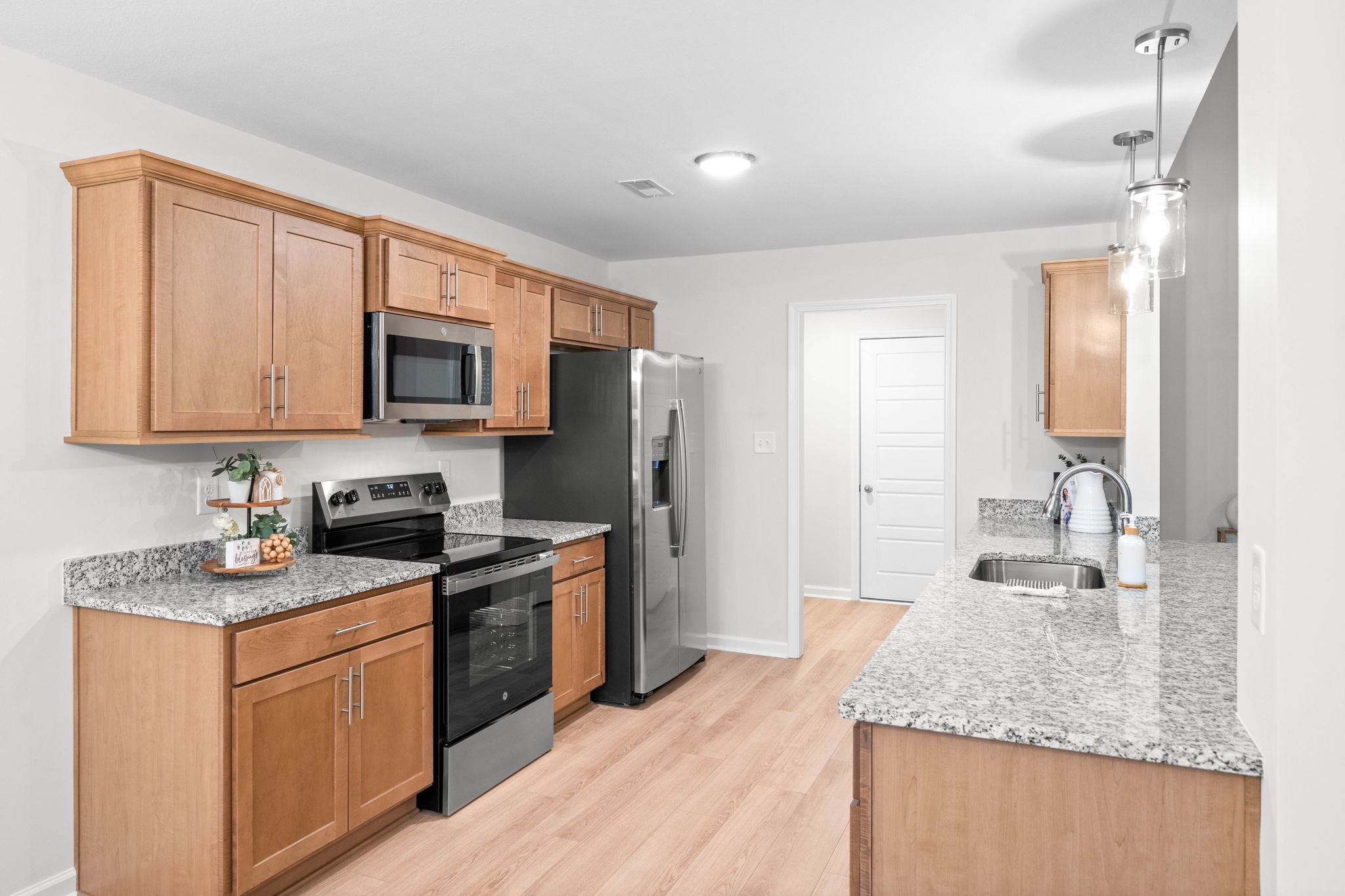 Clarksville, Tennessee 37040, United States, 3 Bedrooms Bedrooms, ,2 BathroomsBathrooms,Residential,Pending,44950