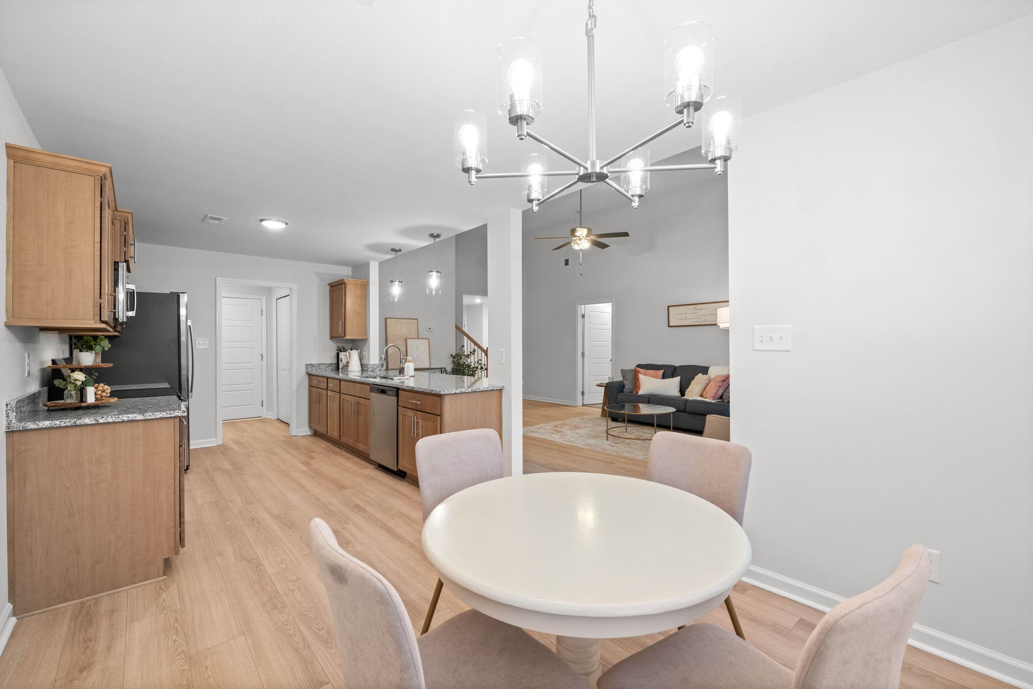 Clarksville, Tennessee 37040, United States, 3 Bedrooms Bedrooms, ,2 BathroomsBathrooms,Residential,Pending,44950