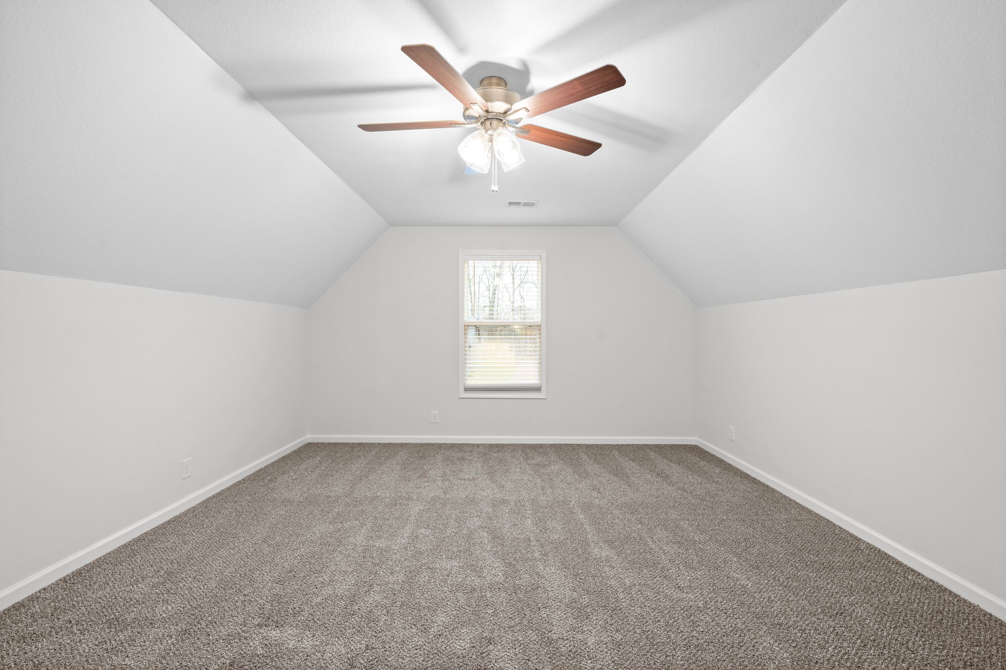 Clarksville, Tennessee 37040, United States, 3 Bedrooms Bedrooms, ,2 BathroomsBathrooms,Residential,Pending,44950