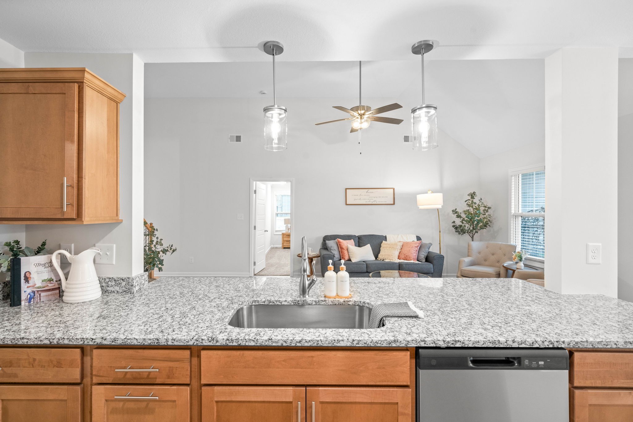 Clarksville, Tennessee 37040, United States, 3 Bedrooms Bedrooms, ,2 BathroomsBathrooms,Residential,Pending,44950