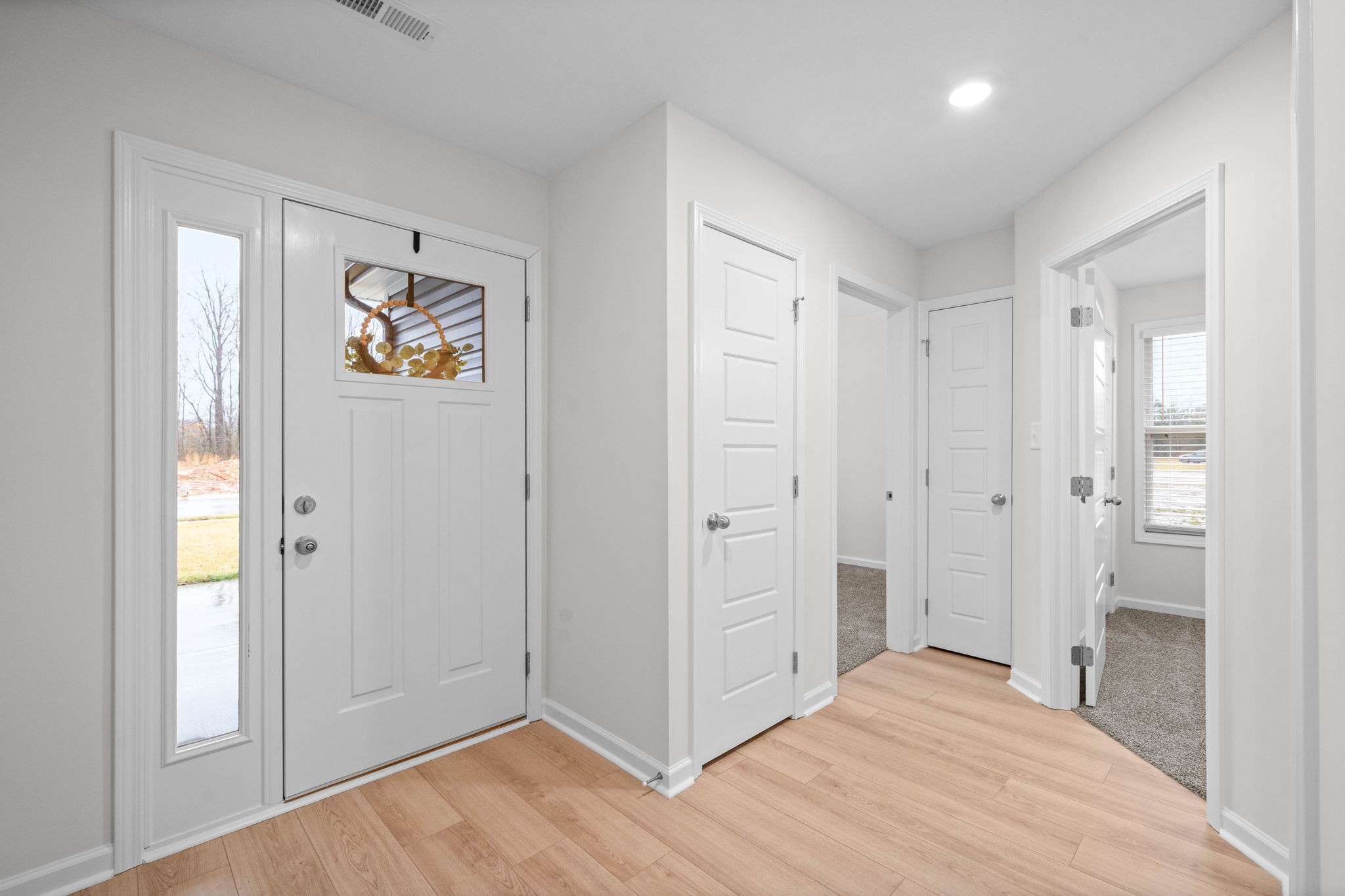 Clarksville, Tennessee 37040, United States, 3 Bedrooms Bedrooms, ,2 BathroomsBathrooms,Residential,Pending,44950