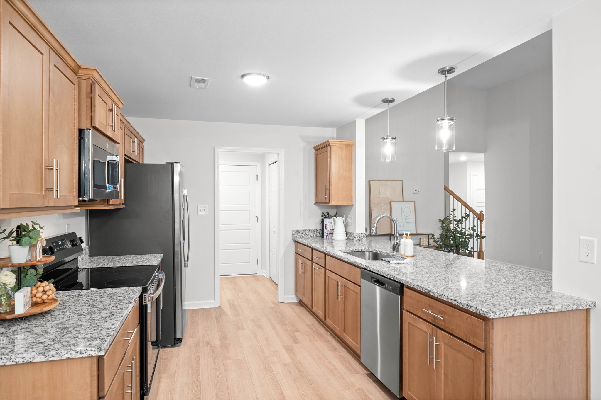 Clarksville, Tennessee 37040, United States, 3 Bedrooms Bedrooms, ,2 BathroomsBathrooms,Residential,Pending,44950