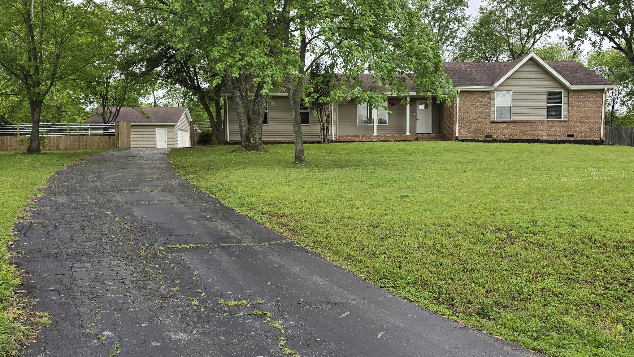 320 Lisa Ln