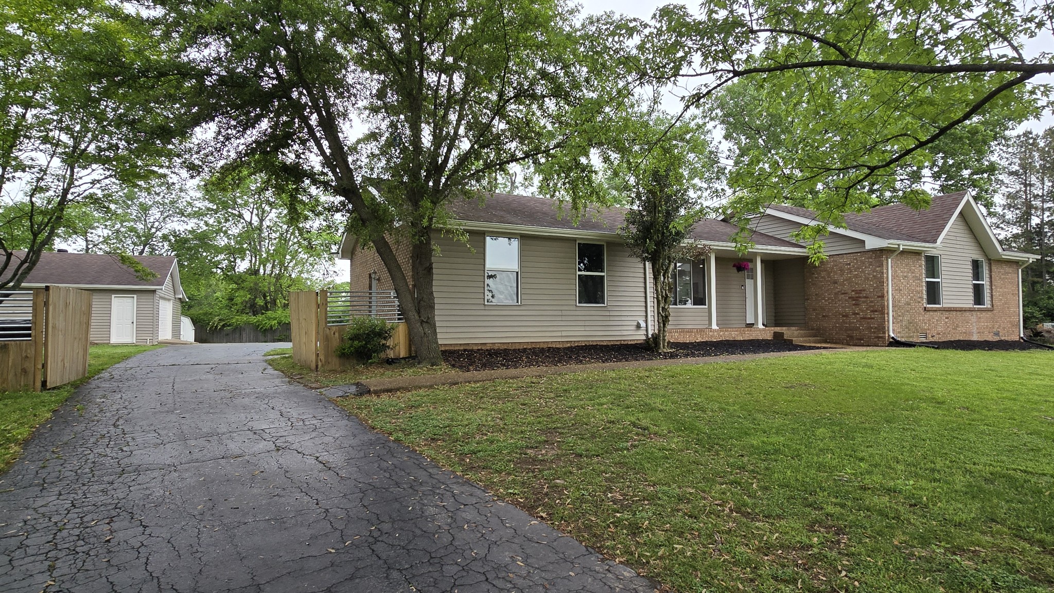 320 Lisa Ln