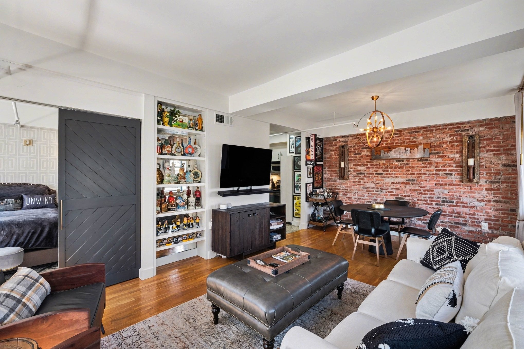 1-bed condo for sale in Nashville, TN 37203, 700 Church St 802 700 Church St 802, Nashville TN 37203 1-bed condo, photo 5 of 34