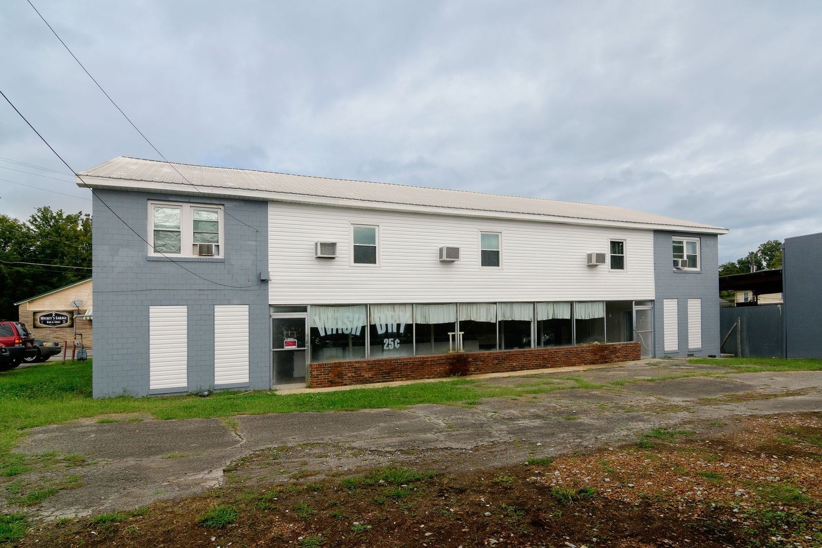 206 Edison St W