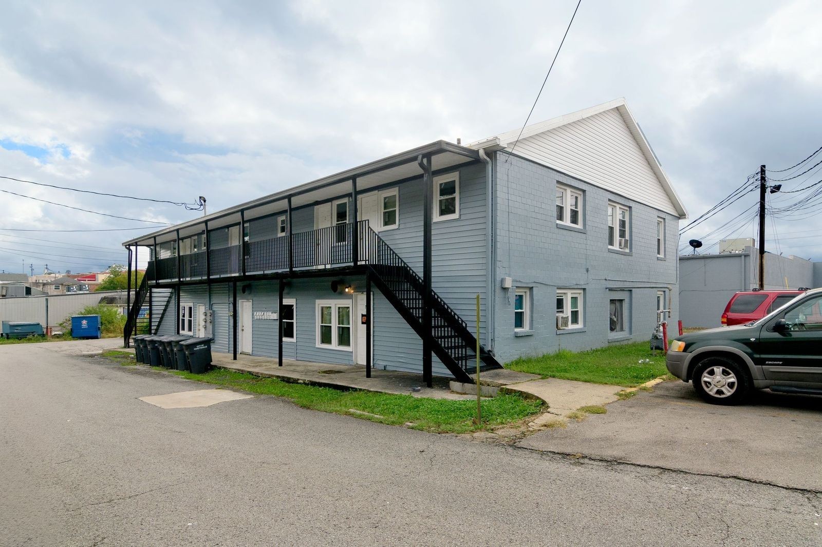206 Edison St W
