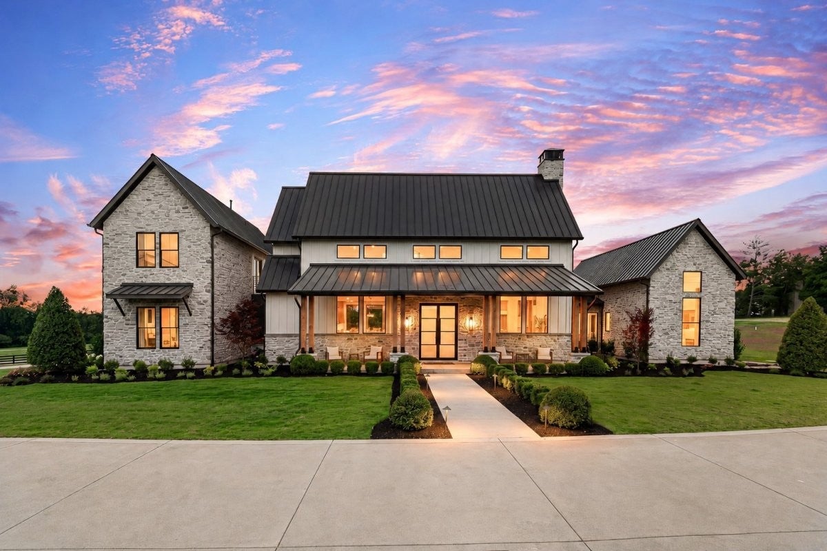 104 Hyde Park Trail