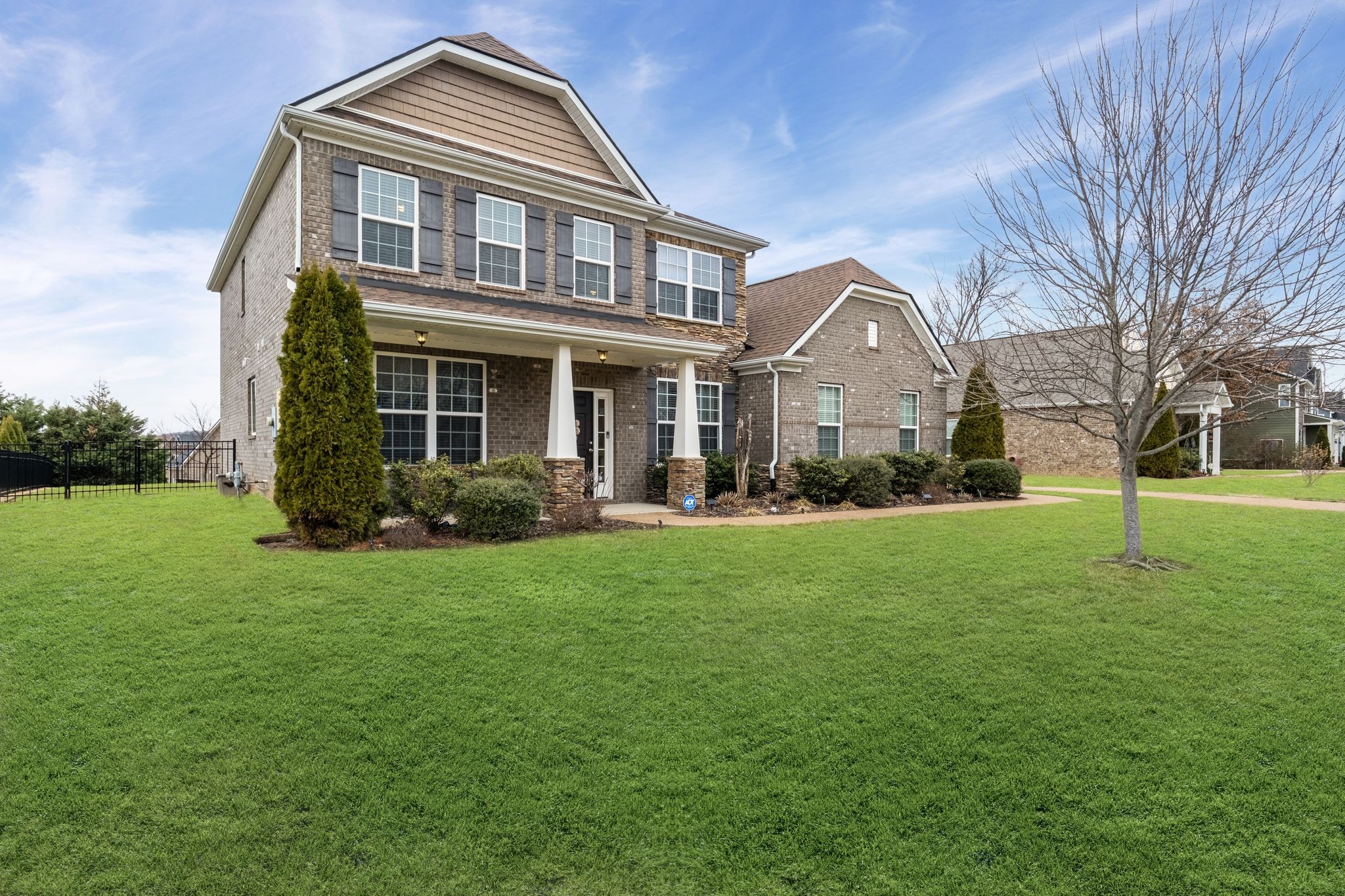 Spring Hill, Tennessee 37174, United States, 4 Bedrooms Bedrooms, ,3 BathroomsBathrooms,Residential,Pending,9909