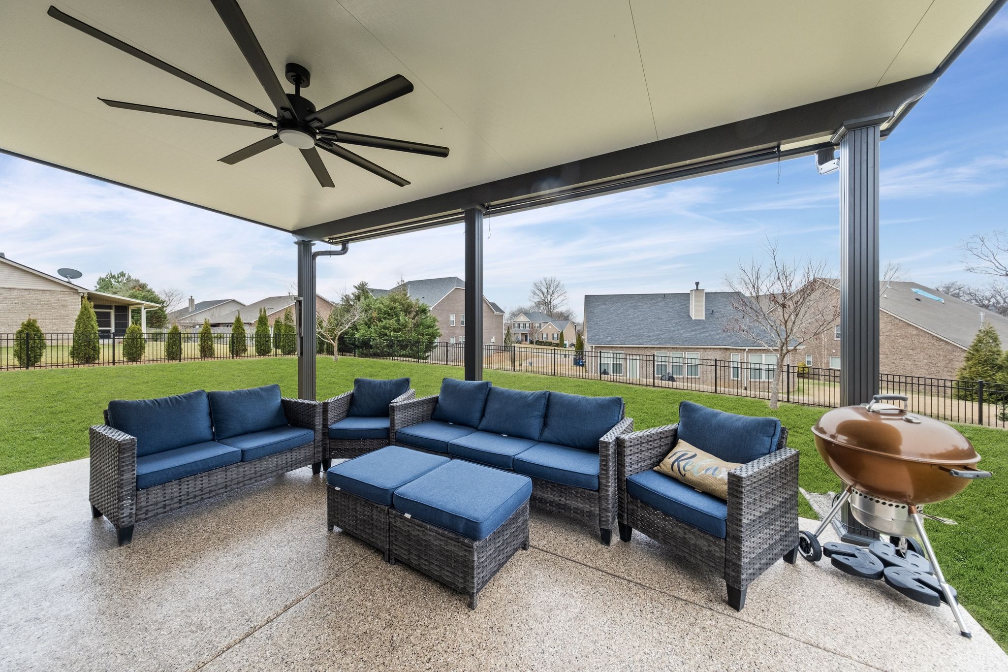 Spring Hill, Tennessee 37174, United States, 4 Bedrooms Bedrooms, ,3 BathroomsBathrooms,Residential,Pending,9909