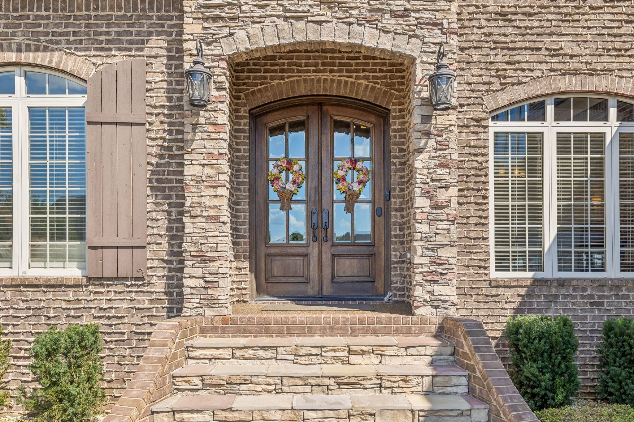 215 Higginson Pl S
