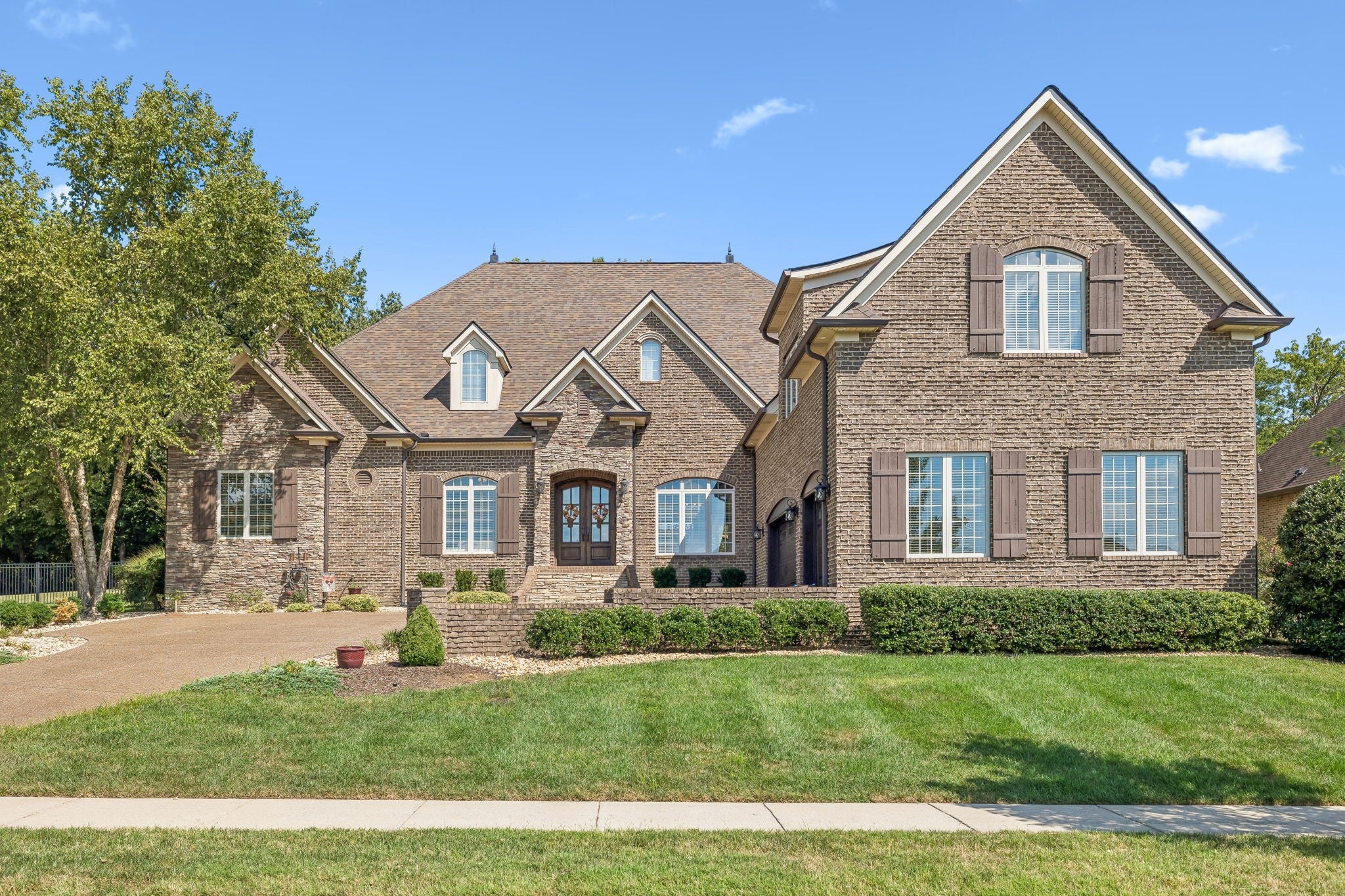 215 Higginson Pl S