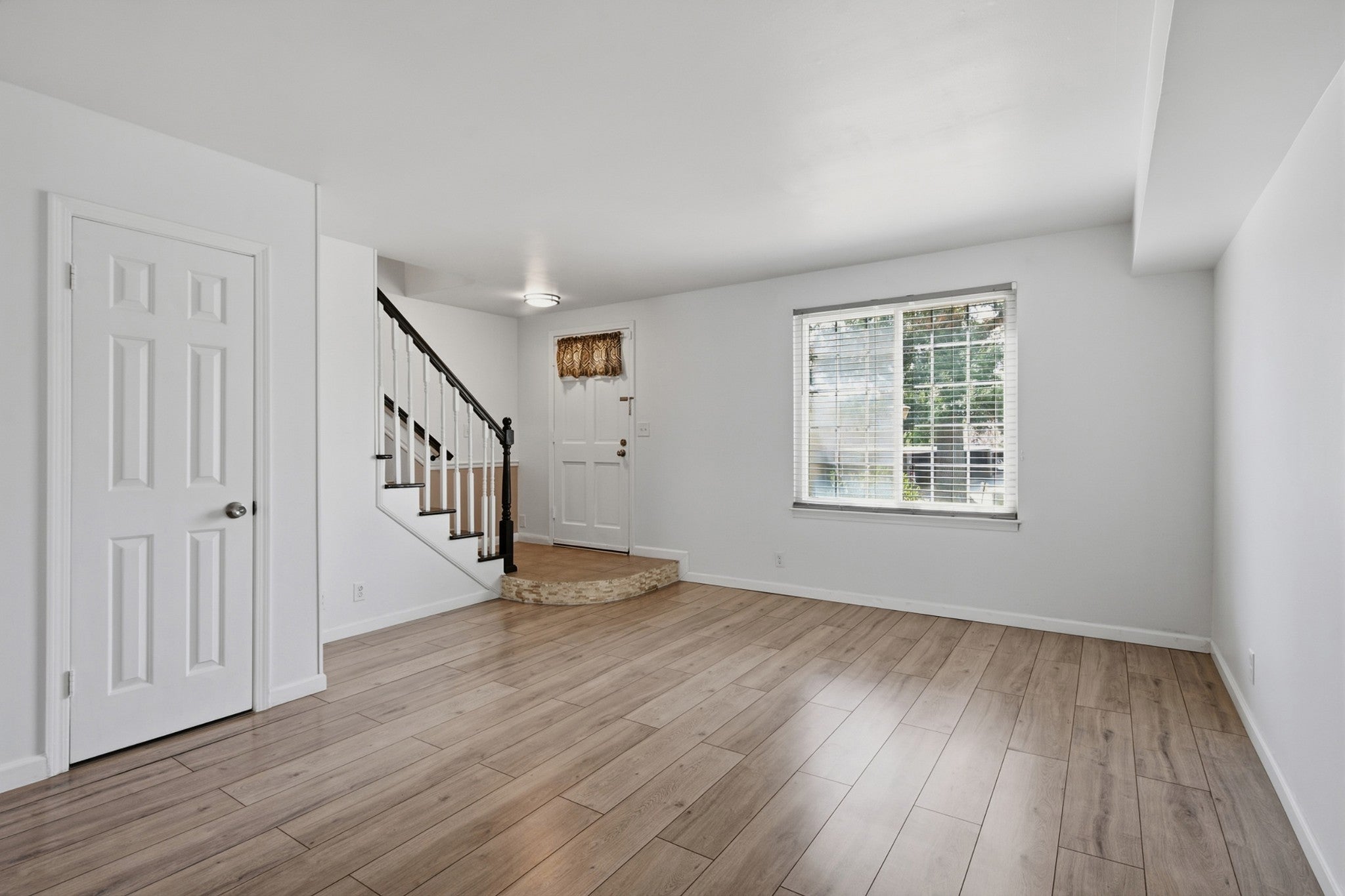 8207 Sawyer Brown Rd M4