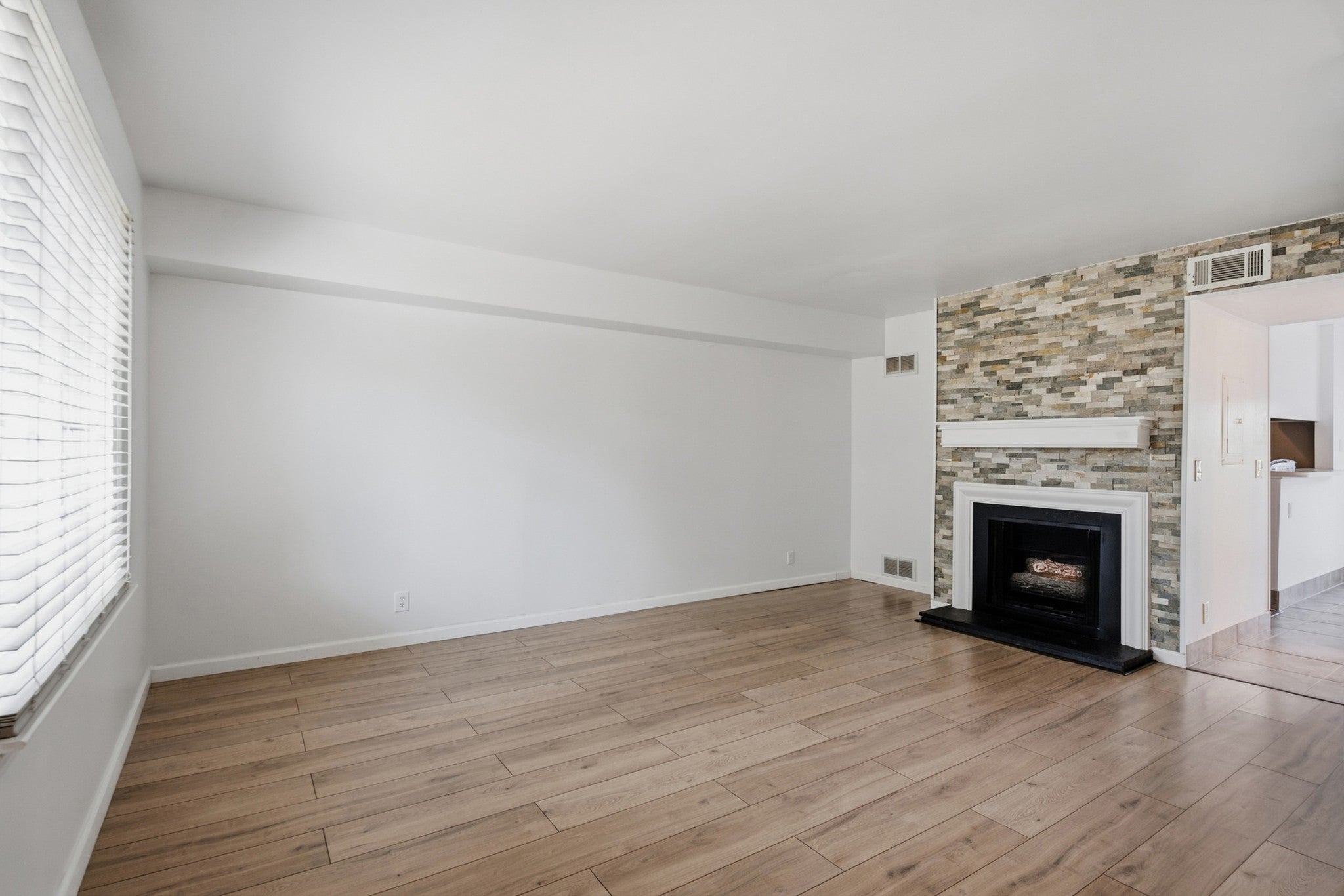8207 Sawyer Brown Rd M4