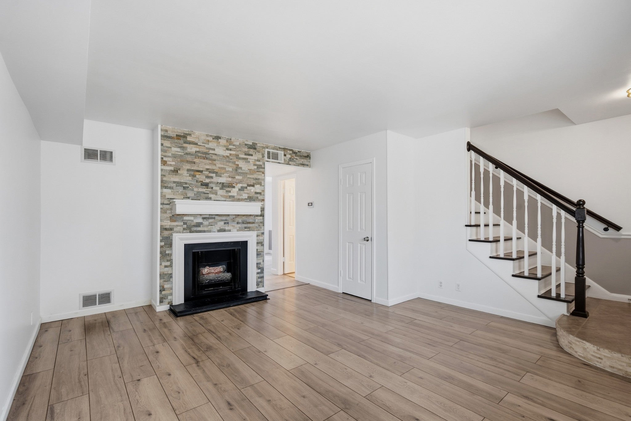 8207 Sawyer Brown Rd M4