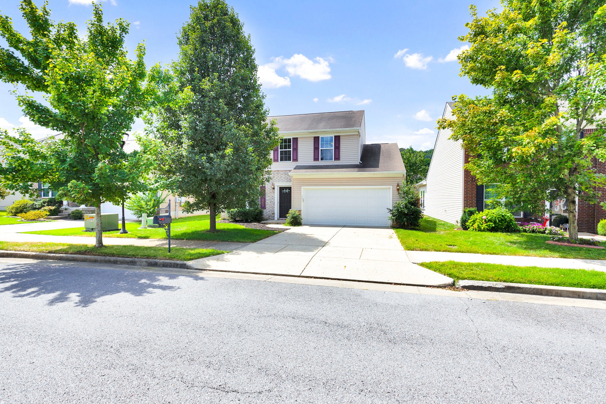 1221 Scarcroft Ln