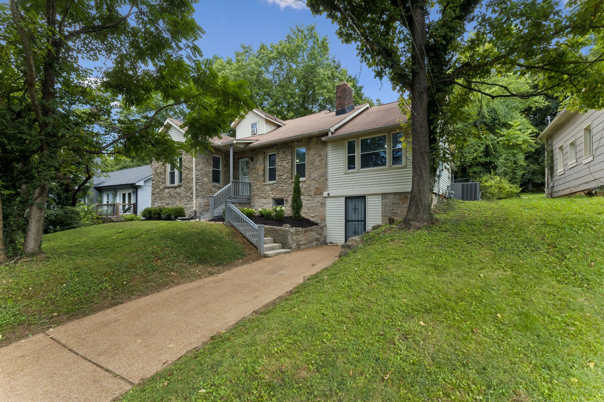 1523 Mcgavock Pike, Nashville TN 37216 4-bed home, photo 2 of 49