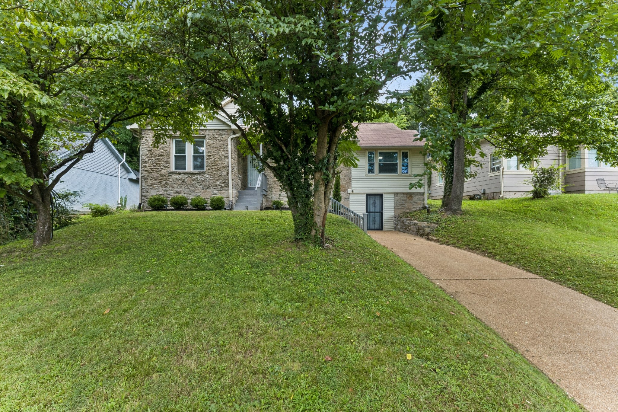 1523 Mcgavock Pike, Nashville TN 37216 4-bed home, photo 3 of 49