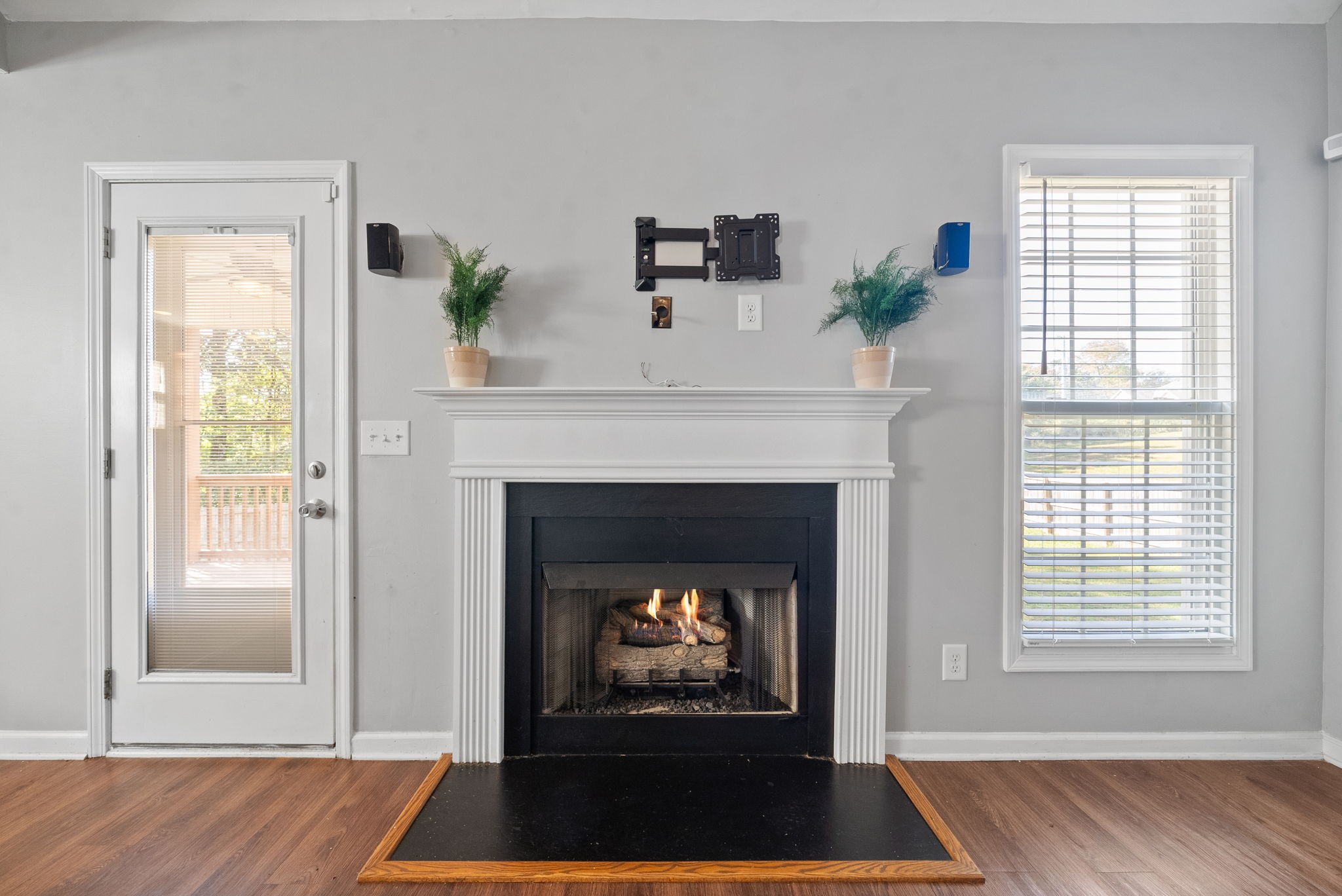 Clarksville, Tennessee 37040, United States, 3 Bedrooms Bedrooms, ,3 BathroomsBathrooms,Residential,Active,42813