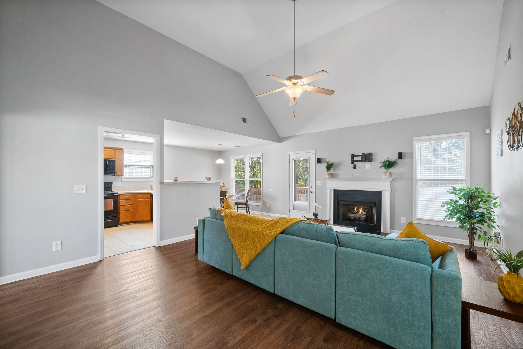 Clarksville, Tennessee 37040, United States, 3 Bedrooms Bedrooms, ,3 BathroomsBathrooms,Residential,Active,42813