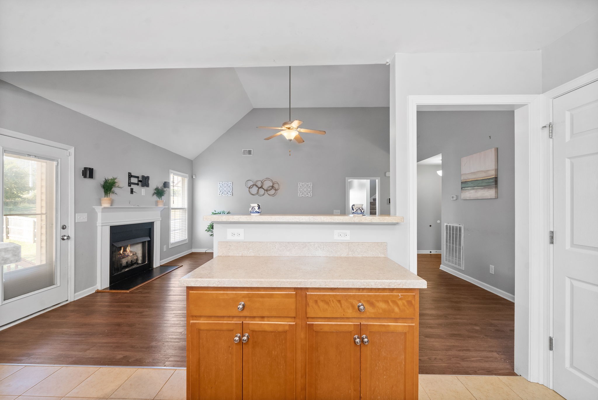 Clarksville, Tennessee 37040, United States, 3 Bedrooms Bedrooms, ,3 BathroomsBathrooms,Residential,Active,42813