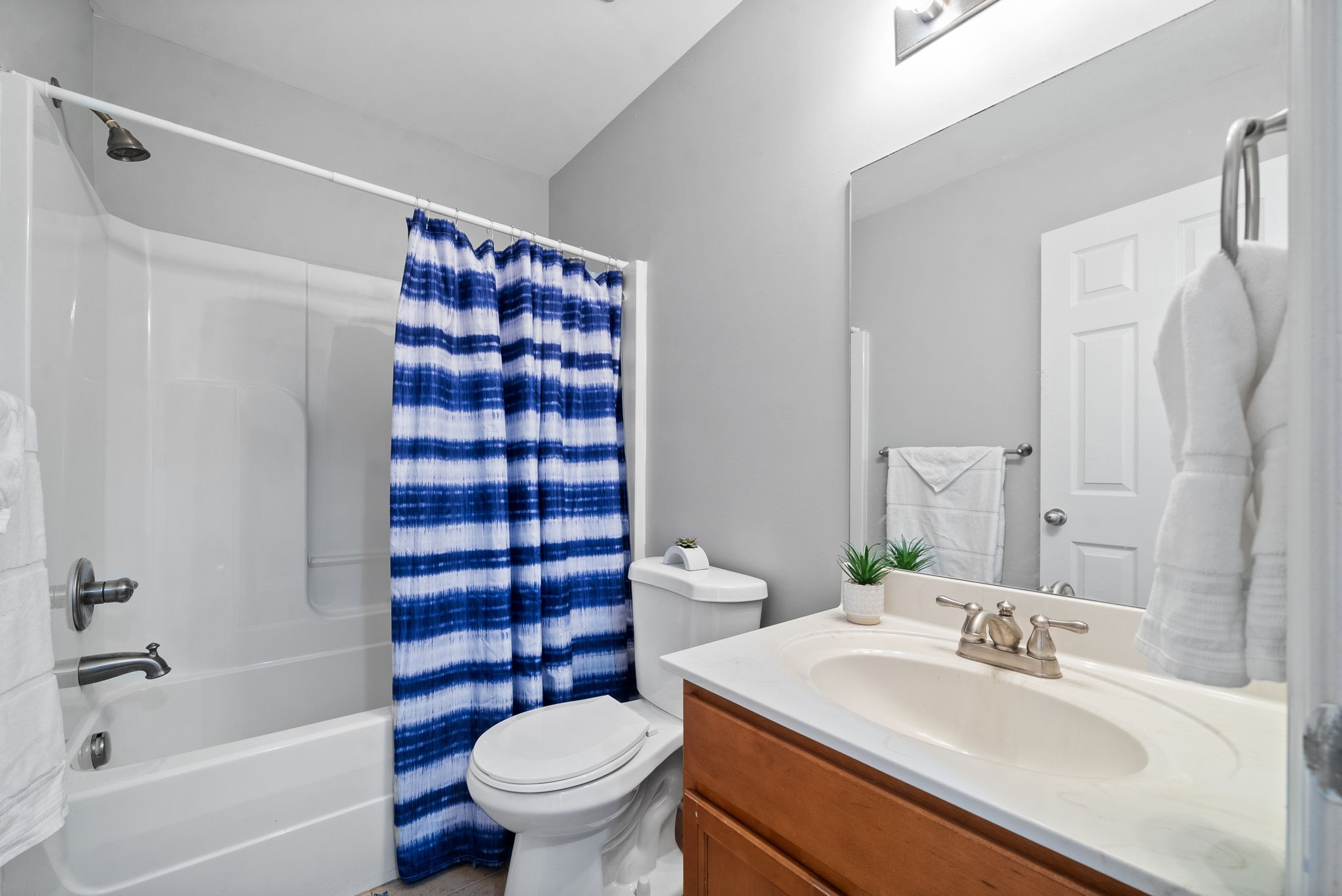 Clarksville, Tennessee 37040, United States, 3 Bedrooms Bedrooms, ,3 BathroomsBathrooms,Residential,Active,42813