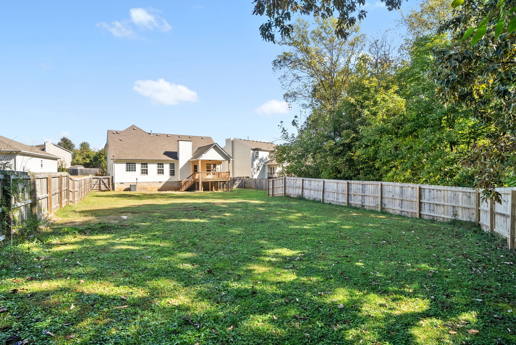 Clarksville, Tennessee 37040, United States, 3 Bedrooms Bedrooms, ,3 BathroomsBathrooms,Residential,Active,42813