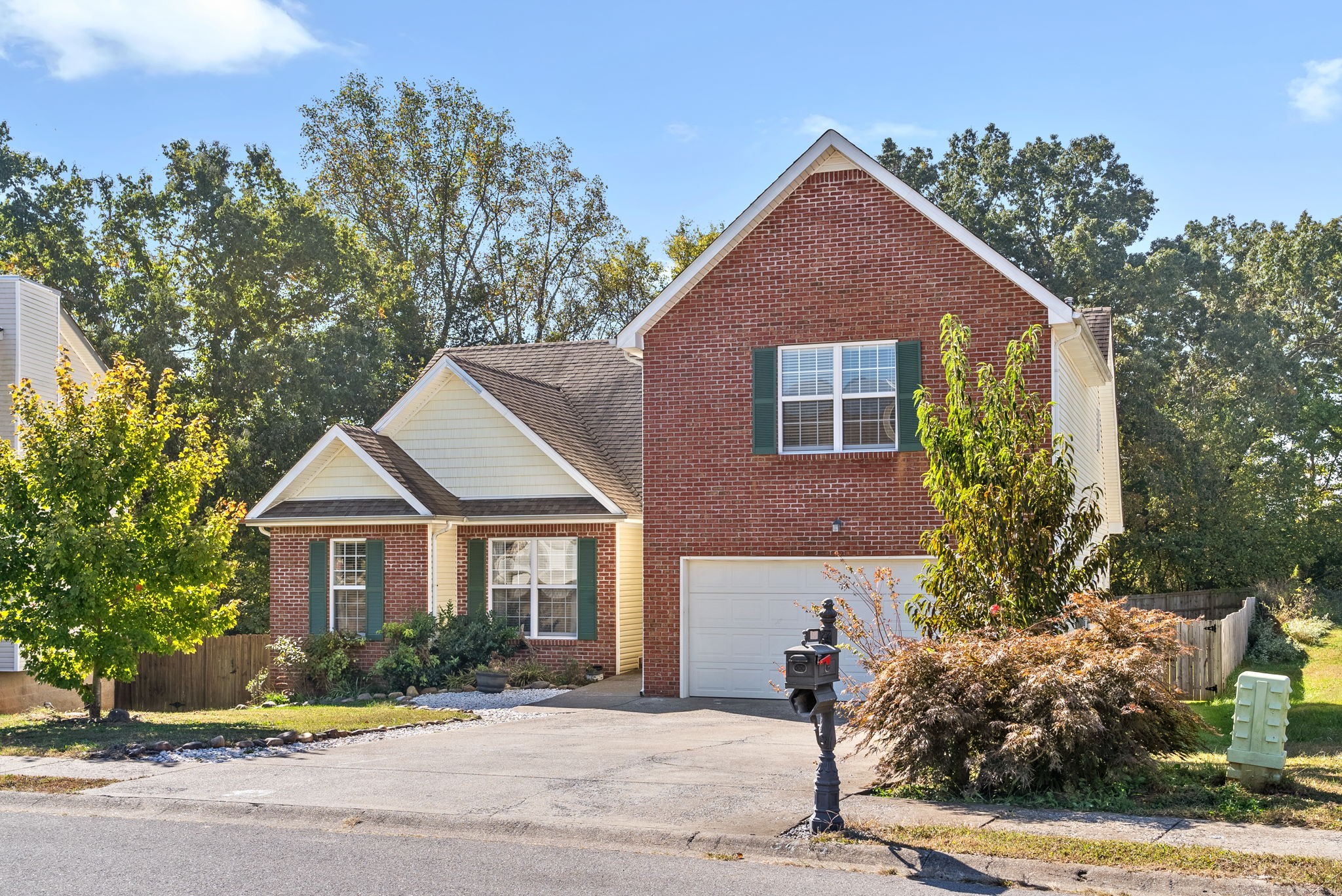 Clarksville, Tennessee 37040, United States, 3 Bedrooms Bedrooms, ,3 BathroomsBathrooms,Residential,Active,42813