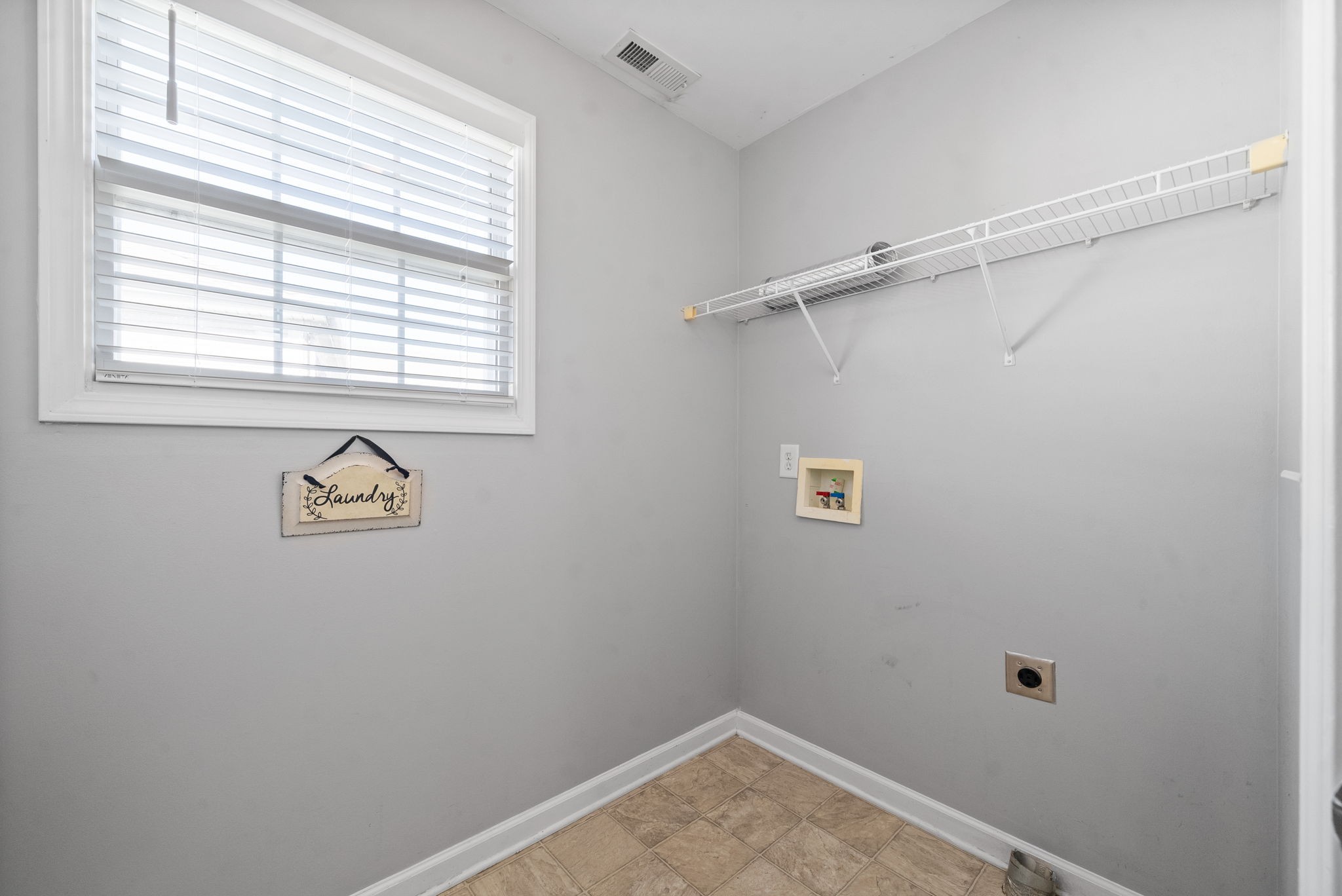 Clarksville, Tennessee 37040, United States, 3 Bedrooms Bedrooms, ,3 BathroomsBathrooms,Residential,Active,42813