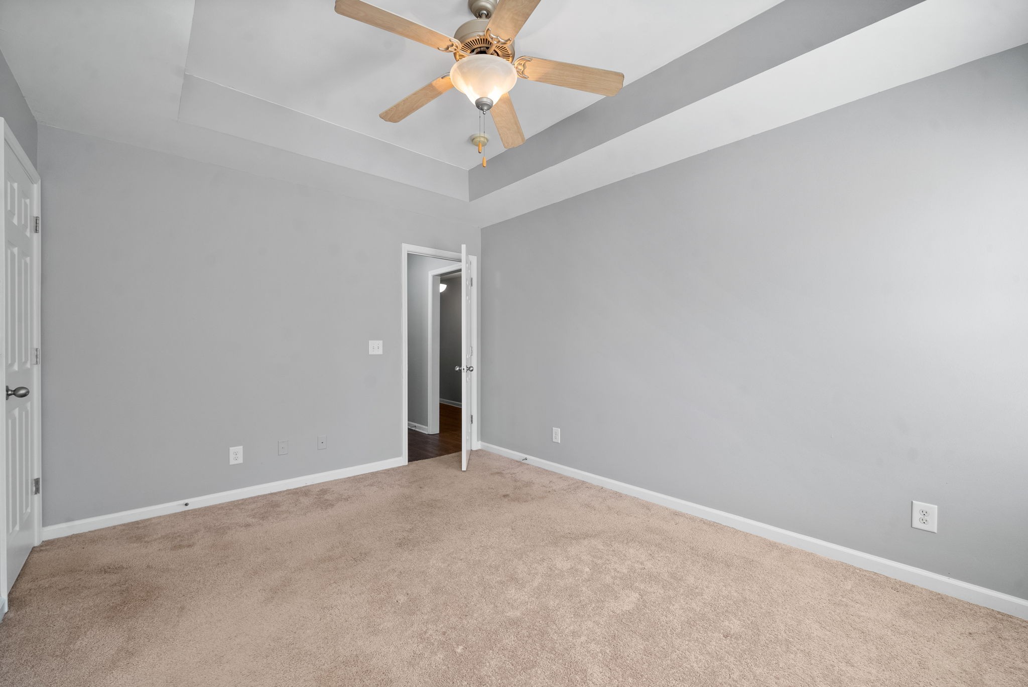 Clarksville, Tennessee 37040, United States, 3 Bedrooms Bedrooms, ,3 BathroomsBathrooms,Residential,Active,42813