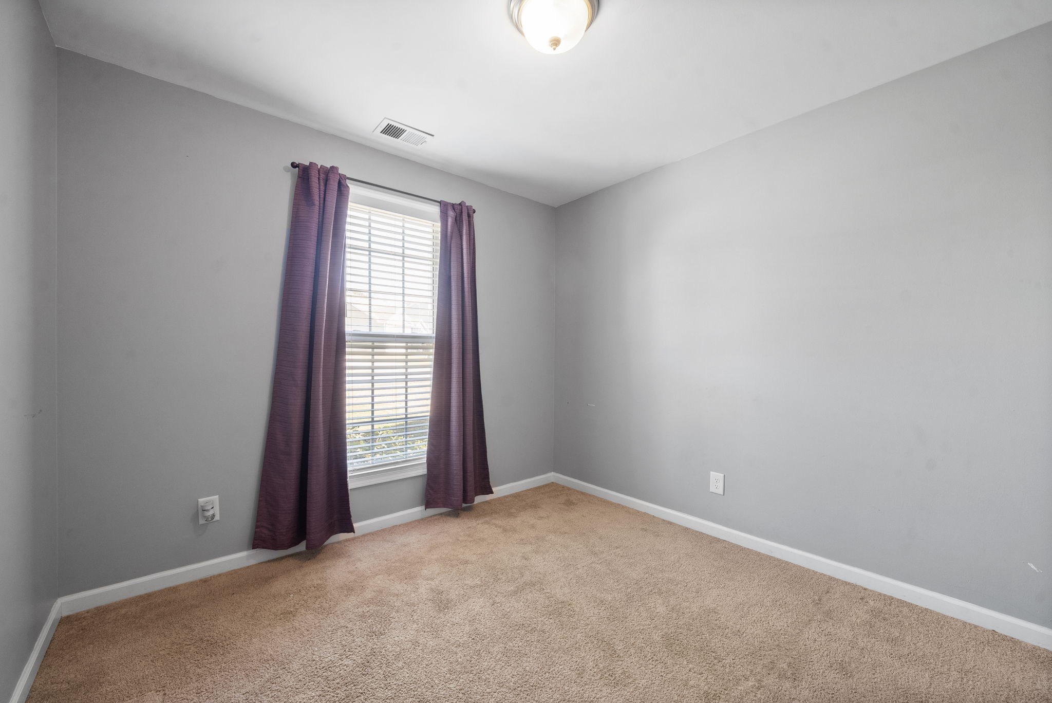 Clarksville, Tennessee 37040, United States, 3 Bedrooms Bedrooms, ,3 BathroomsBathrooms,Residential,Active,42813