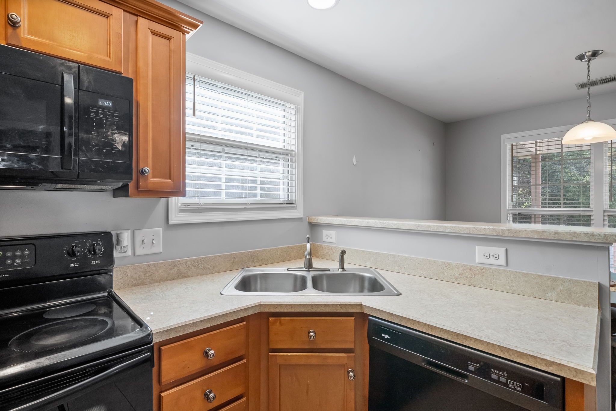 Clarksville, Tennessee 37040, United States, 3 Bedrooms Bedrooms, ,3 BathroomsBathrooms,Residential,Active,42813