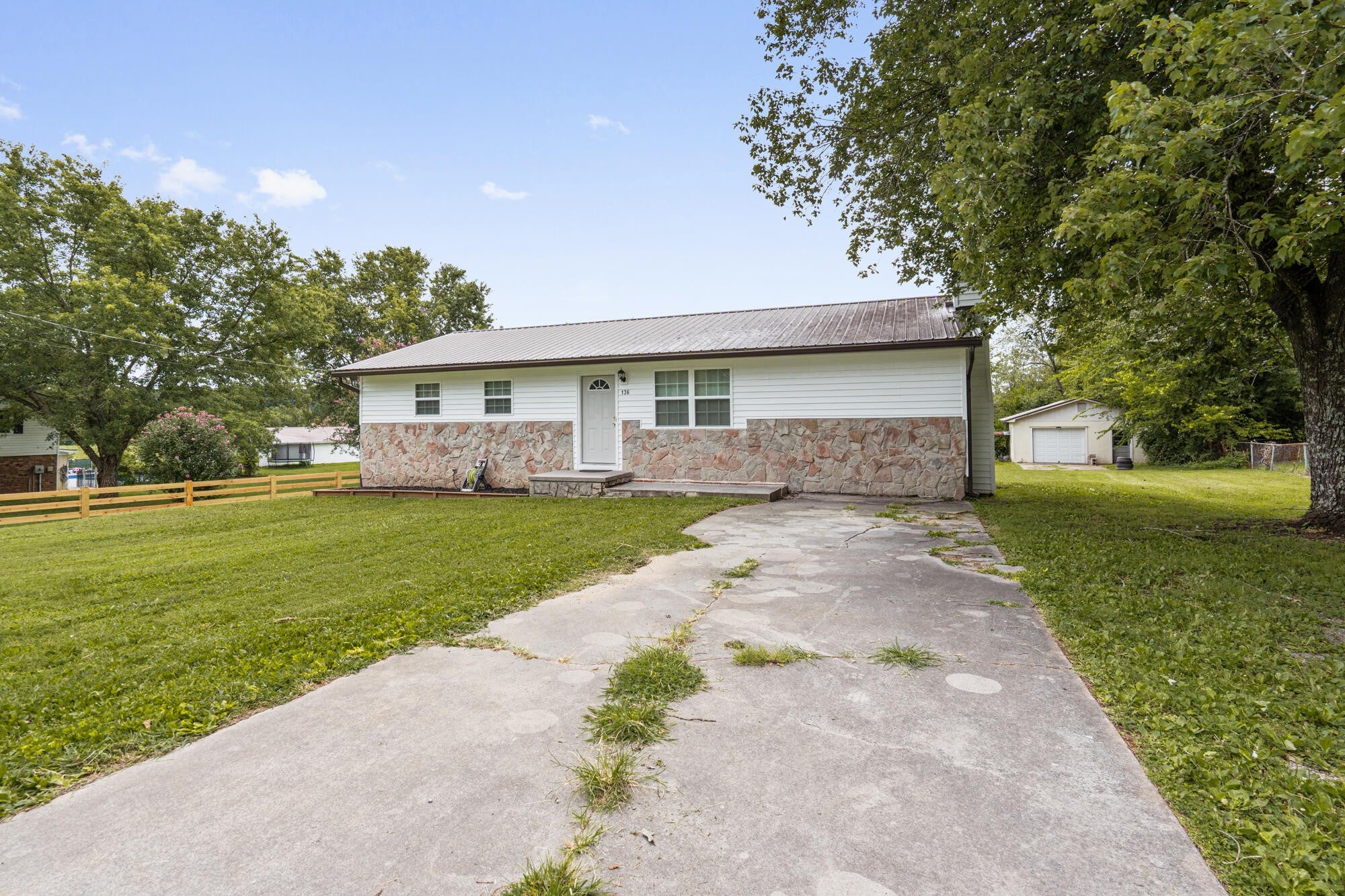 136 Golf Drive SE