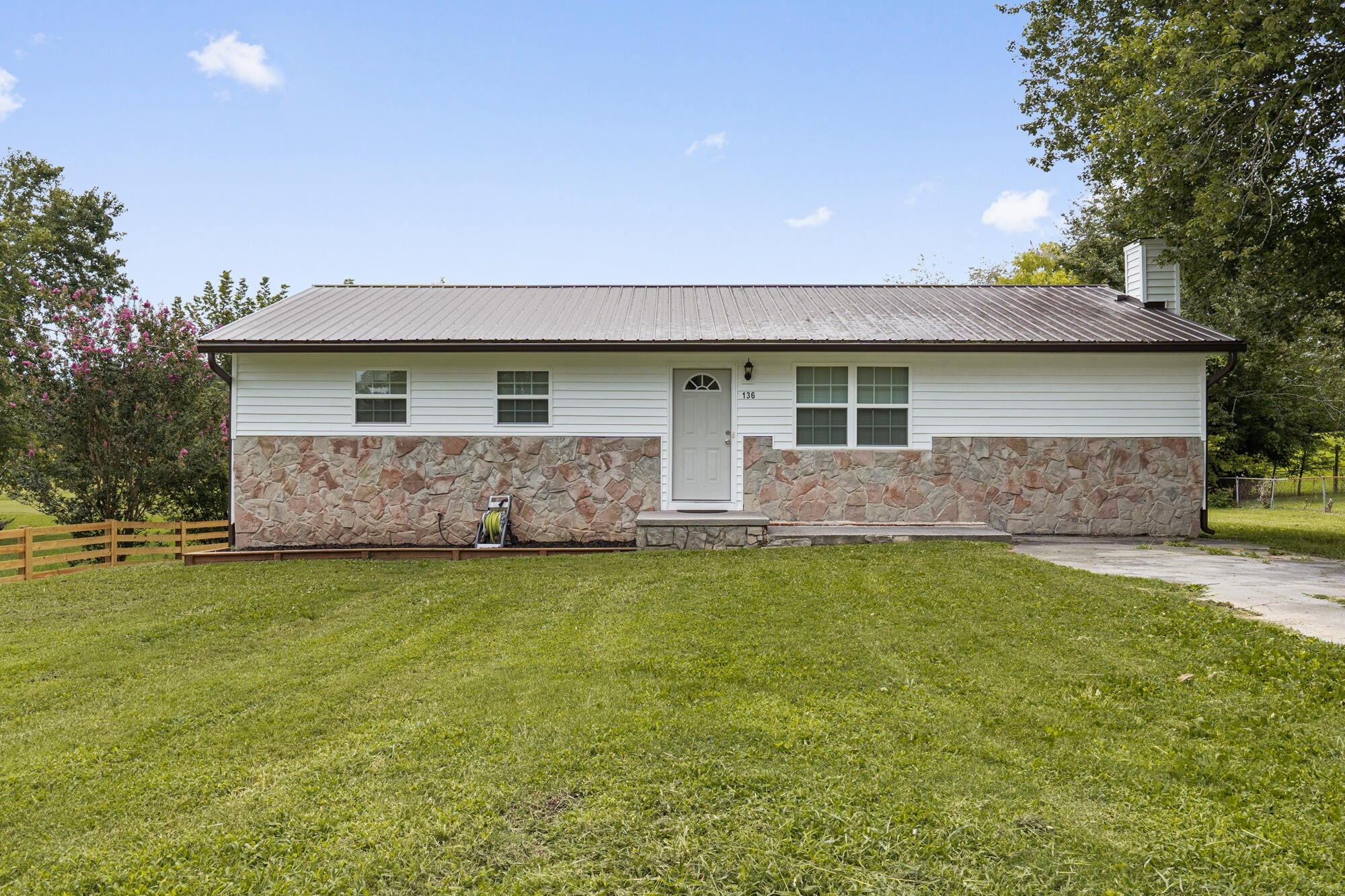 136 Golf Drive SE