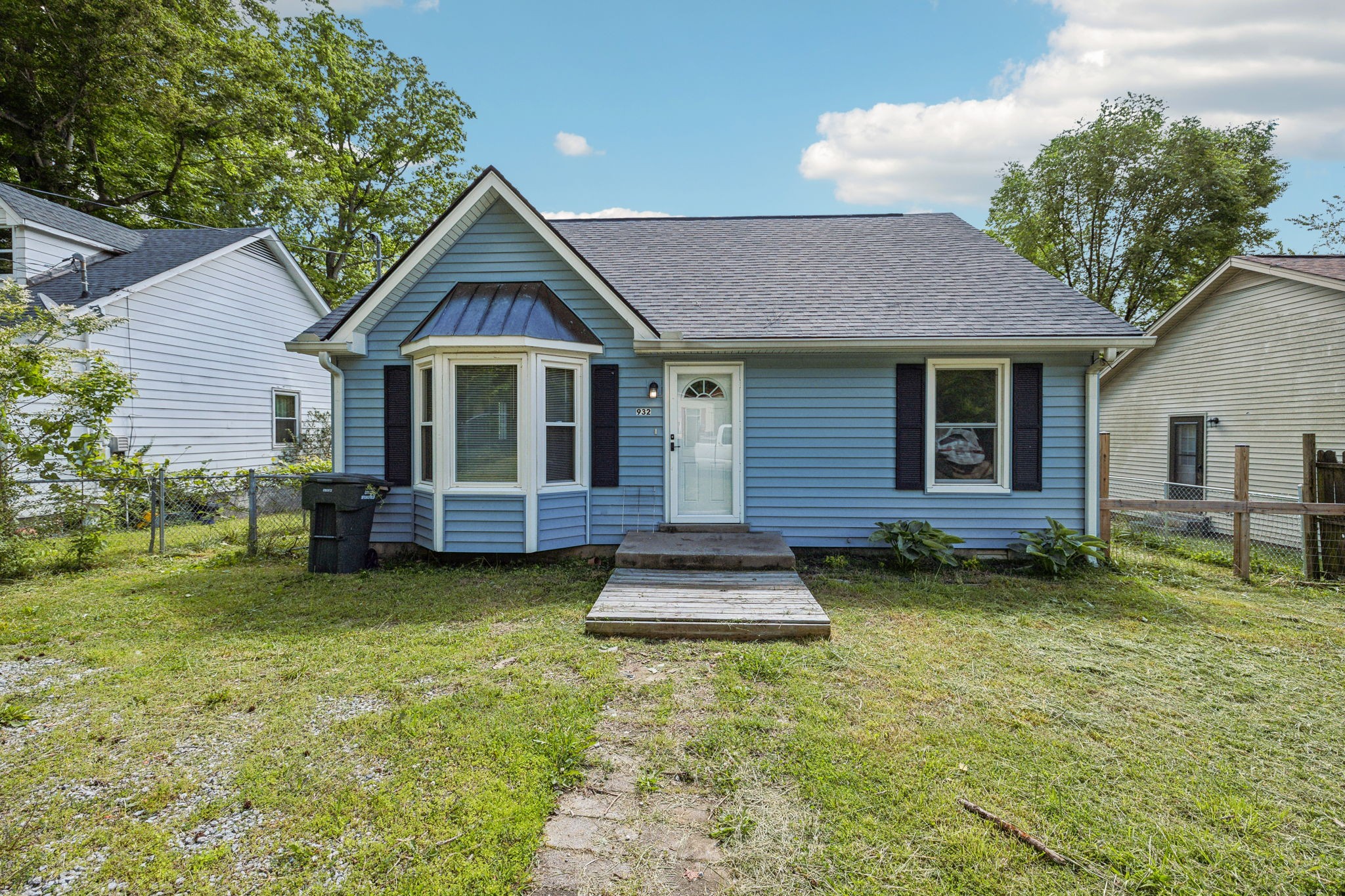 932 Circle Dr